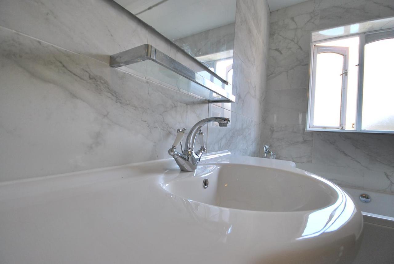 Entire And Exclusive Four Bed Detached Villa Lostock Exterior foto